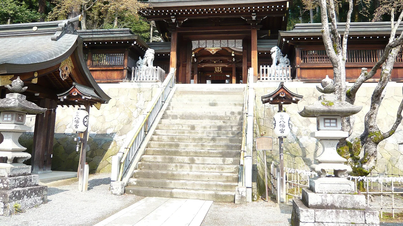 高山樱山八幡宫石阶与社殿